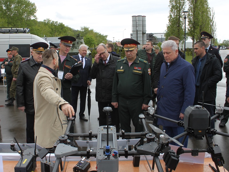 В Нижнем Новгороде торжественно открылась выставка техники и вооружения Росгвардии.