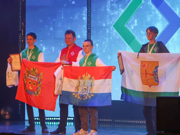 Школьники из Кировской области вошли в пятерку сильнейших команд Интеллектуальной олимпиады ПФО среди школьников.